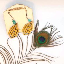 Geometriai mintázatú  fa fülbevaló aranyszínnel